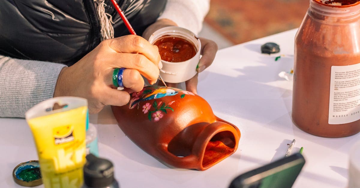 Kütahya’da özel öğrenciler çini sanatıyla buluştu