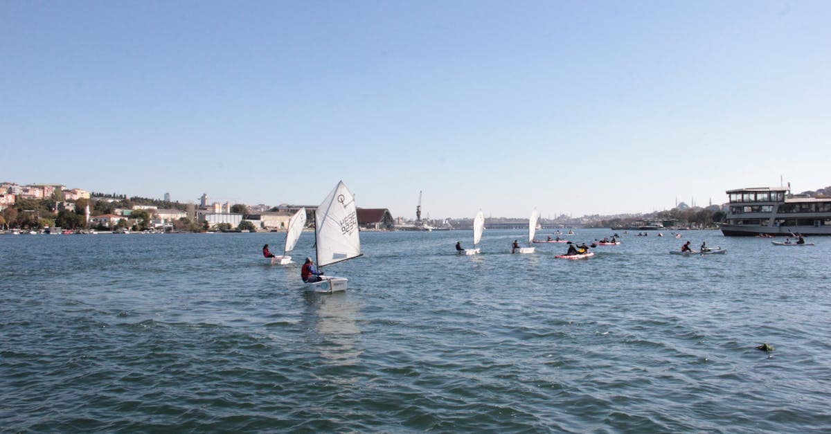İstanbul Boğazı’nda ve Haliç’te yelken coşkusu